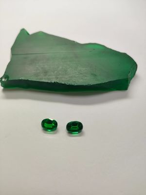 Sapphire Gemstone Raw Material Lab Made Olive Green Soft Mint Green Emerald Green สําหรับเครื่องประดับ