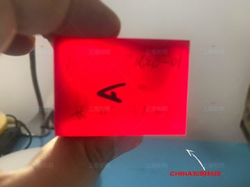 สีแดงไททาเนียมไทเทเนียมเจือไพลินเลนส์เสริมคริสตัลเดี่ยวไพลินสำหรับอุปกรณ์เลเซอร์
