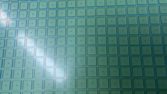 แผ่นแก้ว UV ควอตซ์ / Borosilicate เจาะรู 4.4 X 4.4 X 0.5mmt